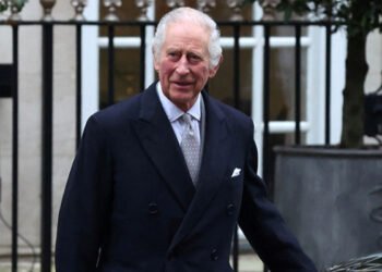 சார்ள்ஸ் மன்னர் மீண்டும் வைத்தியசாலையில் அனுமதி