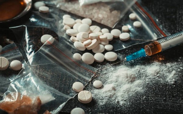 அமெரிக்க பிரஜை போதைப் பொருளுடன் கட்டுநாயக்க விமான நிலையத்தில் கைது