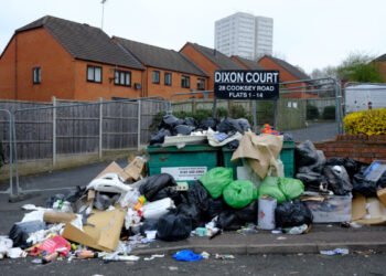   பிர்மிங்காமில் குப்பைகளை சேகரிப்போர்  வேலைநிறுத்த போராட்டம்!