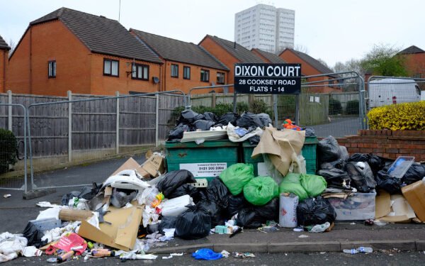   பிர்மிங்காமில் குப்பைகளை சேகரிப்போர்  வேலைநிறுத்த போராட்டம்!