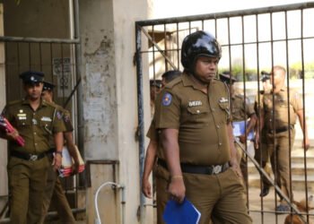 கொழும்பில் பரபரப்பை ஏற்படுத்திய பெண்கள் கும்பல் – கைது