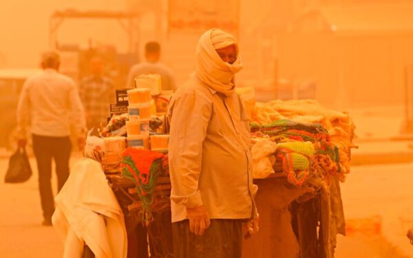 ஈராக்கில் புழுதிப் புயலால் பாதிப்பு