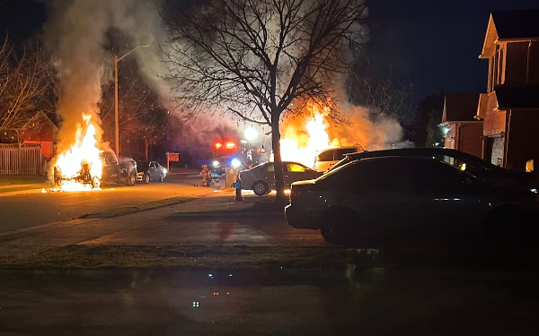 பிராம்ப்டனில் மூன்று டிரக்குகள் தீக்கிரையான!