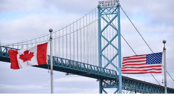 கனடாவிலிருந்து அமெரிக்காவுக்கான தரை வழி பயணிகள் எண்ணிக்கையில் பாரிய வீழ்ச்சி