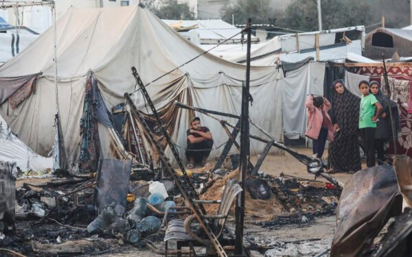 இஸ்ரேலின் கூடாரத்தோடு எரிந்து பலியான பாலஸ்தீன மக்கள்