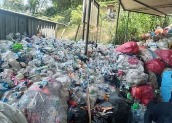 கண்டியில் வீசியெறியப்பட்ட  குப்பைகள்!