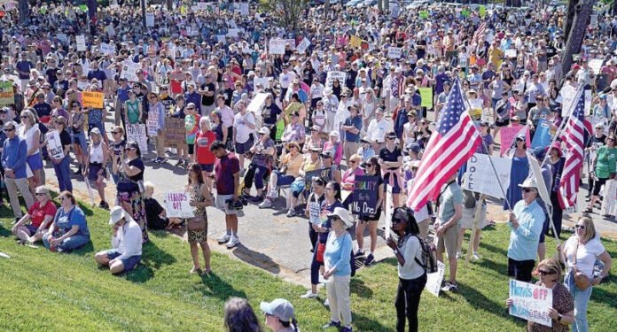 ட்ரம்புக்கு எதிராக வெடிக்கும் போராட்டம்!