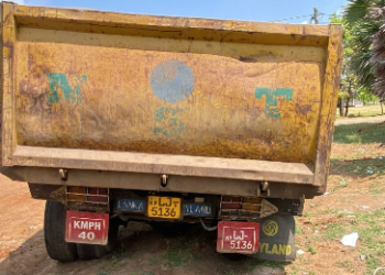 மன்னாரில் டிப்பர் வாகனம் மீது சரமாரியாக துப்பாக்கி சூடு – இருவர் கைது