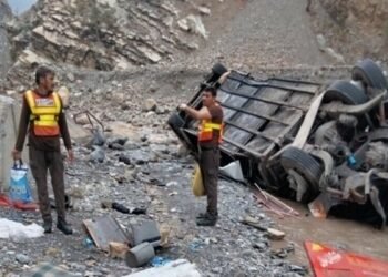 பாகிஸ்தானில் இடம்பெற்ற  விபத்தில் 16 பேர் பலி