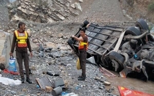 பாகிஸ்தானில் இடம்பெற்ற  விபத்தில் 16 பேர் பலி