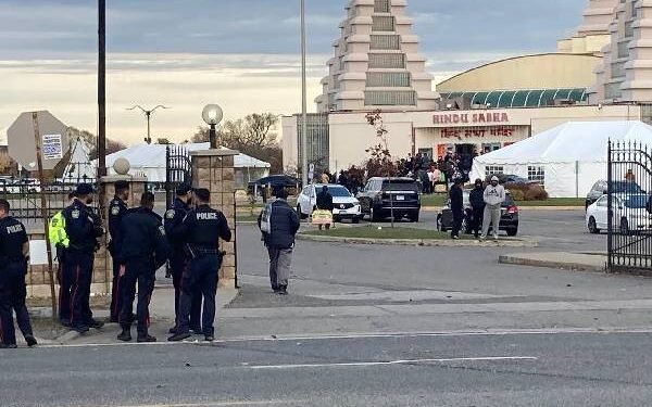 இந்து கோவில் மீது  தீவிரவாதிகள் தாக்குதல்