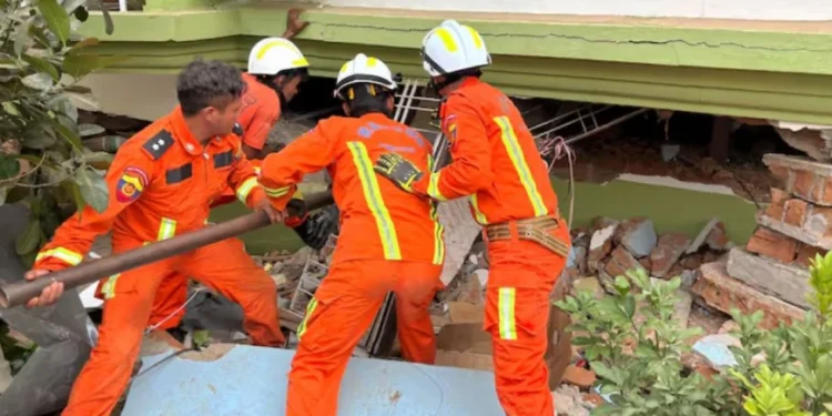 கொத்துக் கொத்தாக மீட்கப்படும் உடல்கள் ; மியன்மாரில் அதிகரிக்கும் பலி எண்ணிக்கை