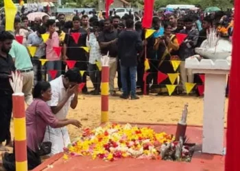 இறுதிப் போரில் உயிர்நீத்த உறவுகளுக்கு பல்லாயிரக்கணக்கானோர் கண்ணீரால் அஞ்சலி