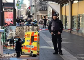 ஜெர்மனியில் கூட்டத்திற்குள் புகுந்த கார்!