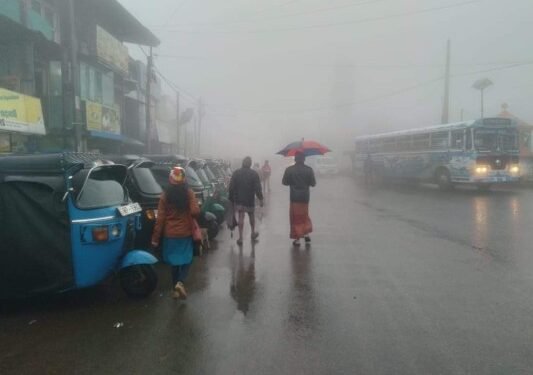 நுவரெலியா பிரதான வீதிகளில் கடும் பனிமூட்டம் – வாகன சாரதிகளுக்கு எச்சரிக்கை!