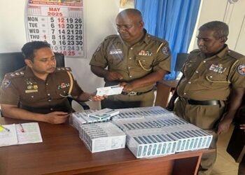 மருந்துச் சீட்டு இல்லாமல் பெருமளவிலான மருந்துகளை வேனில் கொண்டு சென்ற பெண் கைது