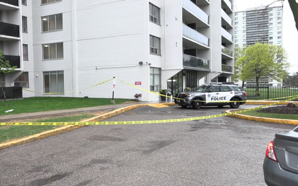 10வது மாடியில் இருந்து விழுந்த குழந்தை