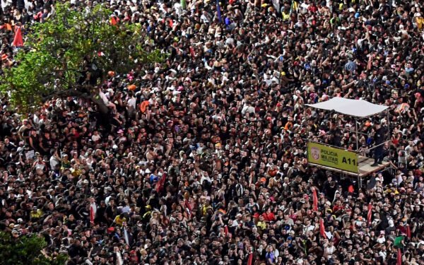 பிரபல பாப் பாடகி நிகழ்ச்சிக்கு வெடிகுண்டு மிரட்டல்!