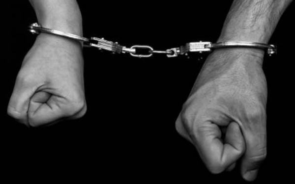 சட்டவிரோத சிகரெட்டுக்களுடன் சந்தேகநபர்கள் மூவர் கைது