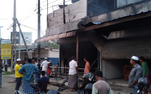 மோட்டார் சைக்கிள் விற்பனை நிலையத்தில் தீ விபத்து