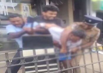 சகோதரனை ஆயுதத்தினால் தாக்கிய நபர் பதுளை காவல்துறையினரால் கைது!