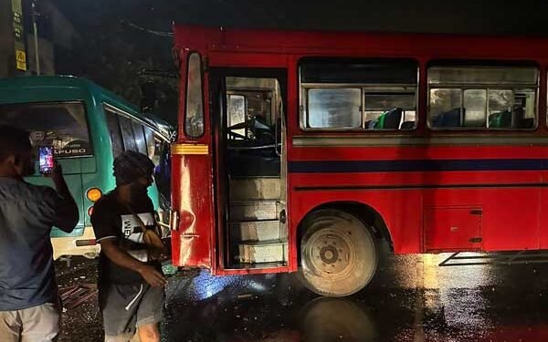 தென்னிலங்கை சென்ற பேருந்து கோர விபத்து !