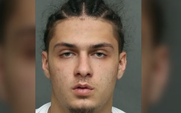 கனடாவில் தகாத செயலில் ஈடுபட்ட நபர் கைது