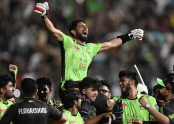 பாகிஸ்தான் சுப்பர் லீக் : மூன்றாவது முறையாவும் கிண்ணத்தை சுவீகரித்த லாகூர் அணி!