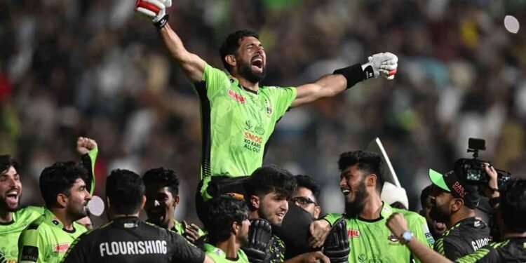 பாகிஸ்தான் சுப்பர் லீக் : மூன்றாவது முறையாவும் கிண்ணத்தை சுவீகரித்த லாகூர் அணி!