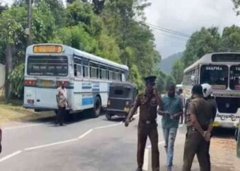 திடீர் சோதனை நடவடிக்கைகளின் போது சிக்கிய பேருந்துகள்