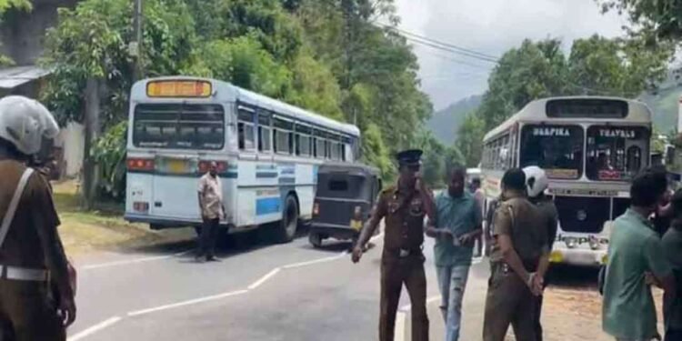 திடீர் சோதனை நடவடிக்கைகளின் போது சிக்கிய பேருந்துகள்