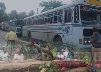 அவிசாவளை – கேகாலை பிரதான வீதியின் போக்குவரத்து முற்றாக தடை