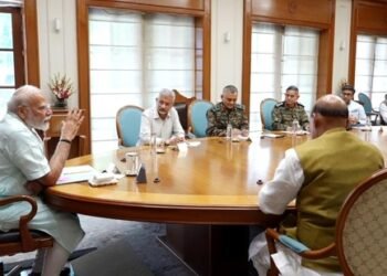 பாகிஸ்தானின் தாக்குதலுக்கு பதிலடி கொடுக்குமாறு பிரதமர் மோடி அறிவிப்பு