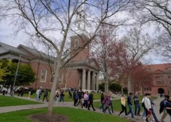 ஹார்வர்ட் பல்கலைக்கழகத்தில் வெளிநாட்டு மாணவர்களுக்கு தடை விதித்தார் டிரம்ப்