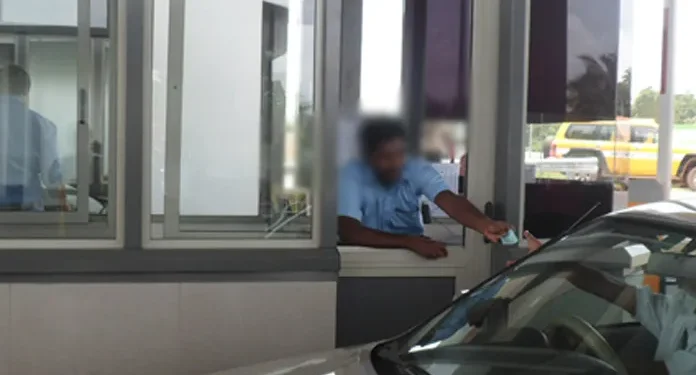 அதிவேக நெடுஞ்சாலையில் இன்று முதல் கடன் அட்டை மூலம் கட்டணம் செலுத்த முடியும்.