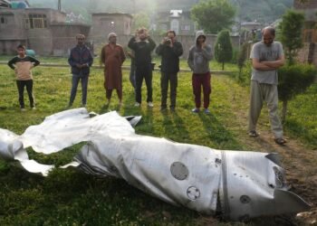 பாகிஸ்தான் மேற்கொண்ட பதில் தாக்குதலால் இந்தியர்கள் அறுவர் பலி