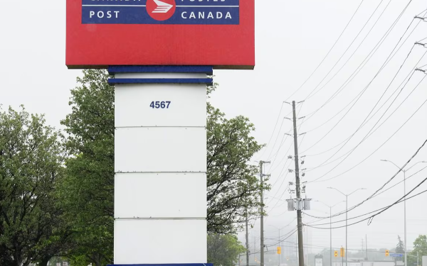 கனடாவில் தபால் ஊழியர்கள் போராட்டம்