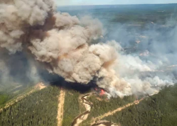 காட்டுத்தீயால் கடுமையாக பாதிக்கப்பட்டுள்ள மூன்று கனேடிய மாகாணங்கள்