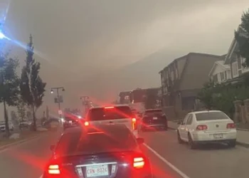 கனடாவில் காட்டுத் தீயால் 25,000க்கும் மேற்பட்டோர் வெளியேற்றம்