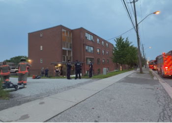 கனடாவில் குடியிருப்பில் நச்சு வாயு கசிவினால் வெளியேற்றப்பட்ட மக்கள்