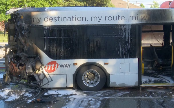 கனடாவில் பேருந்தில் ஏற்பட்ட தீ விபத்து; சாரதியின் திறமையால் உயிர் தப்பிய பயணிகள்