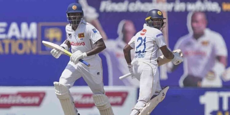 இலங்கை அணியின் முதலாவது இன்னிங்ஸ் நிறைவு