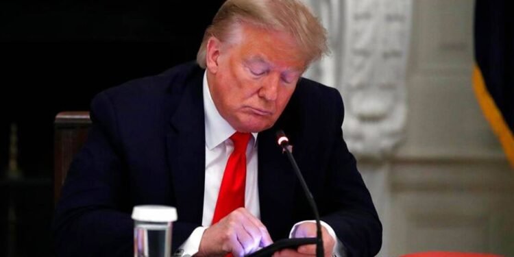 12 நாடுகளிலிருந்து பயணிகள் அமெரிக்கா செல்லத் தடை