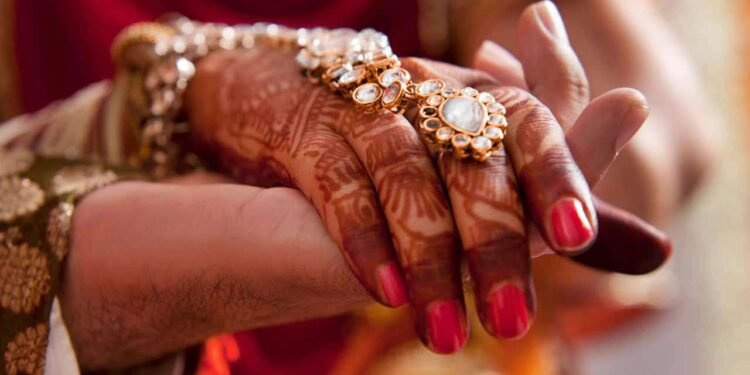 கொரோனா தடுப்பூசி போட்டுக்கொள்ளாத மணமகள் தேவை