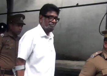 கெஹெலிய ரம்புக்வெல்லவின் இரு மகள்கள் மற்றும் மருமகன் கைது