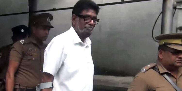 கெஹெலிய ரம்புக்வெல்லவின் இரு மகள்கள் மற்றும் மருமகன் கைது