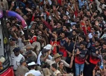 ஆர்சிபி அணியின் நிர்வாகி உட்பட 4 பேர் கைது