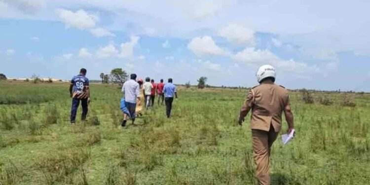 இராணுவ முகாமிற்கு அருகில் எலும்பு சிதிலங்கள்