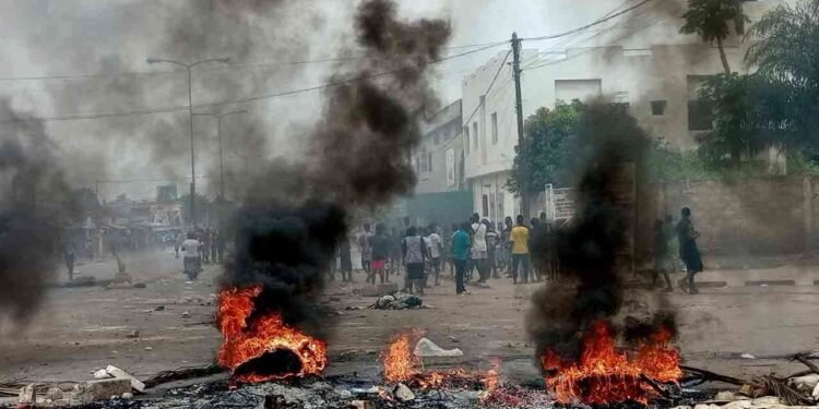 மின்மாற்றி வெடித்து 29 பாடசாலை மாணவர்கள் பலி