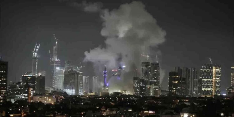 இஸ்ரேல், ஈரானும் இரவு முழுவதும் மாறி மாறி தீவிர தாக்குதல்